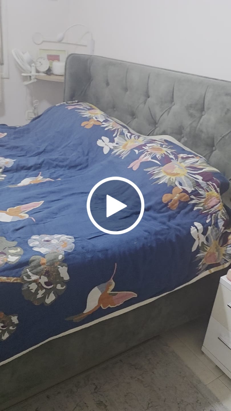 Customer video review of Multi-layer Cotton Flower Jacquard Bedcover Sofa Blanket