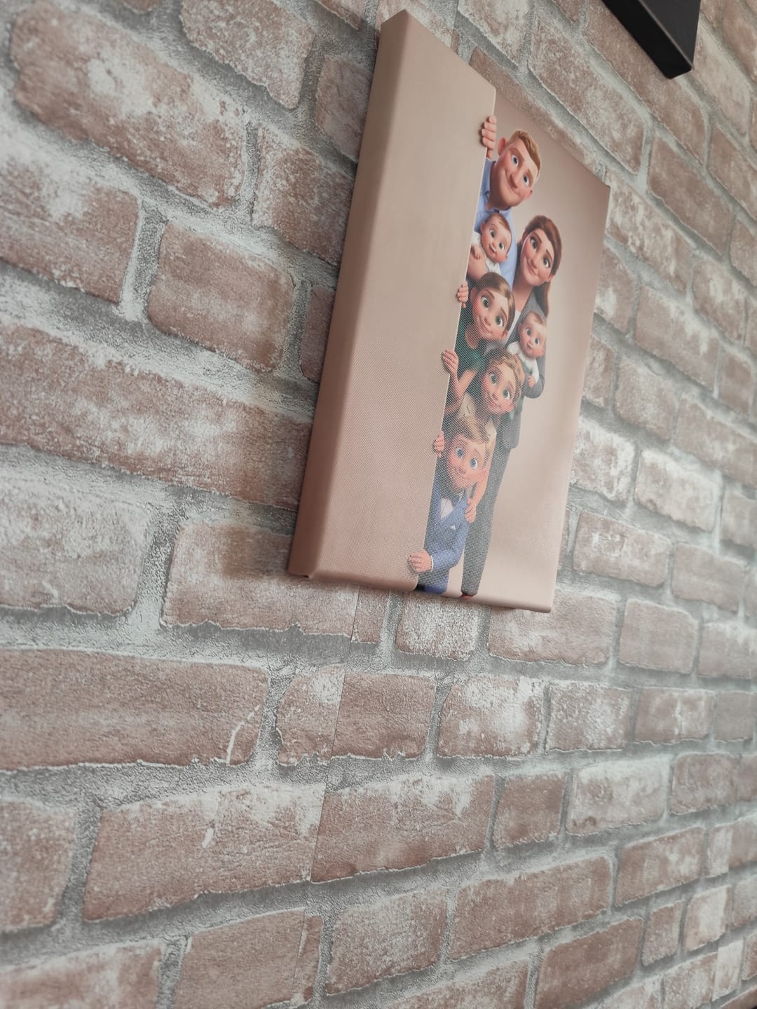 Customer photo review of Personalisierte Leinwand - Animiert hinter der Wand