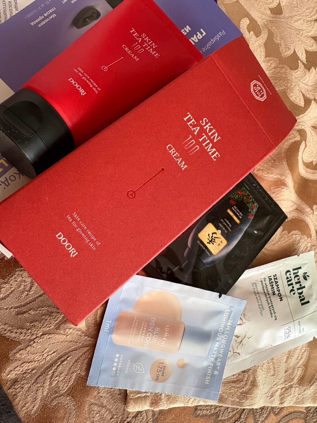 Customer photo review of Хидратиращ крем Шизандра против бръчки с фитоестрогени Doori Skin Tea Time 100 Cream