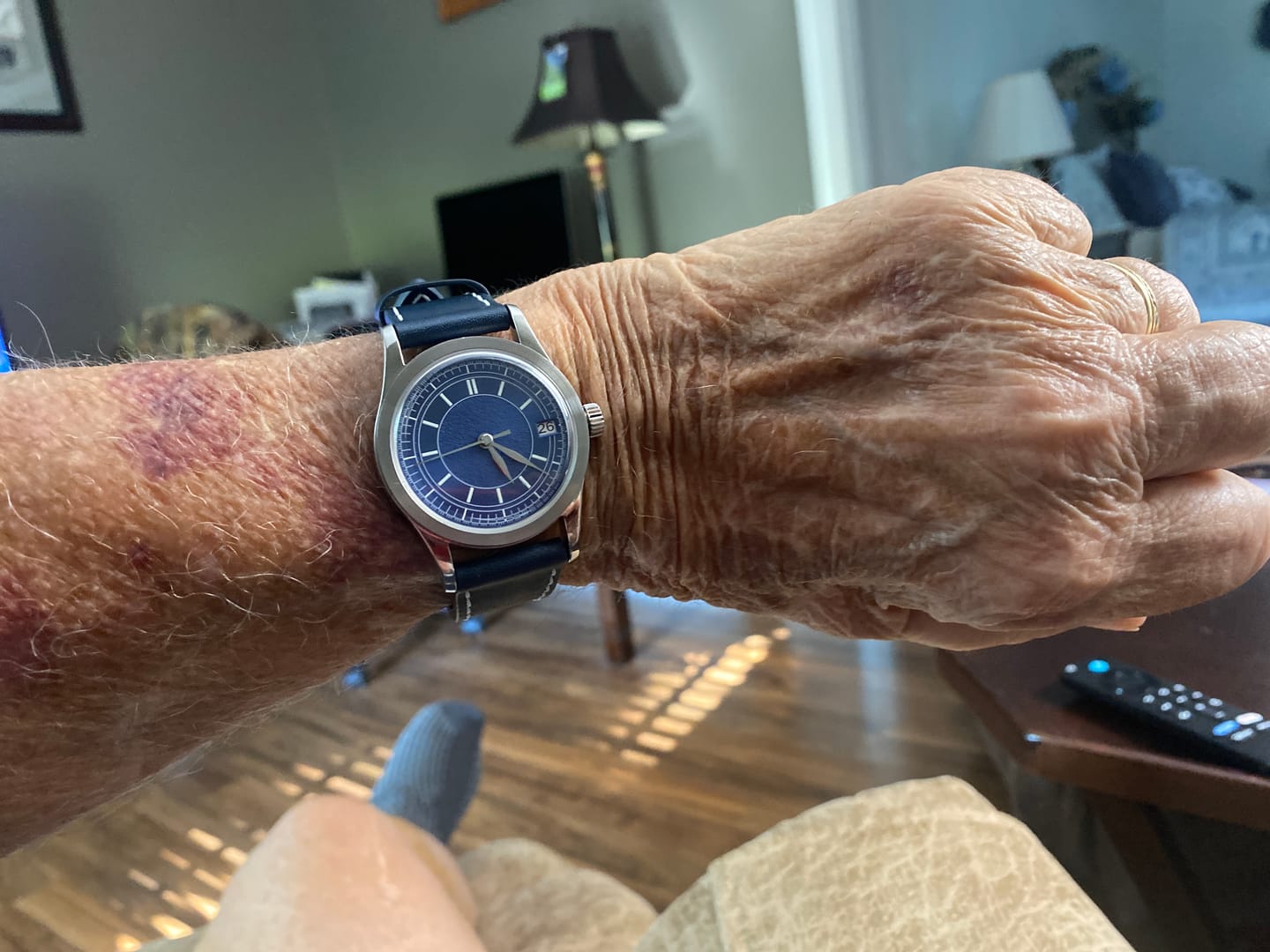 Customer photo review of HOU H1 - Vintage Field Watch Automatic | Black