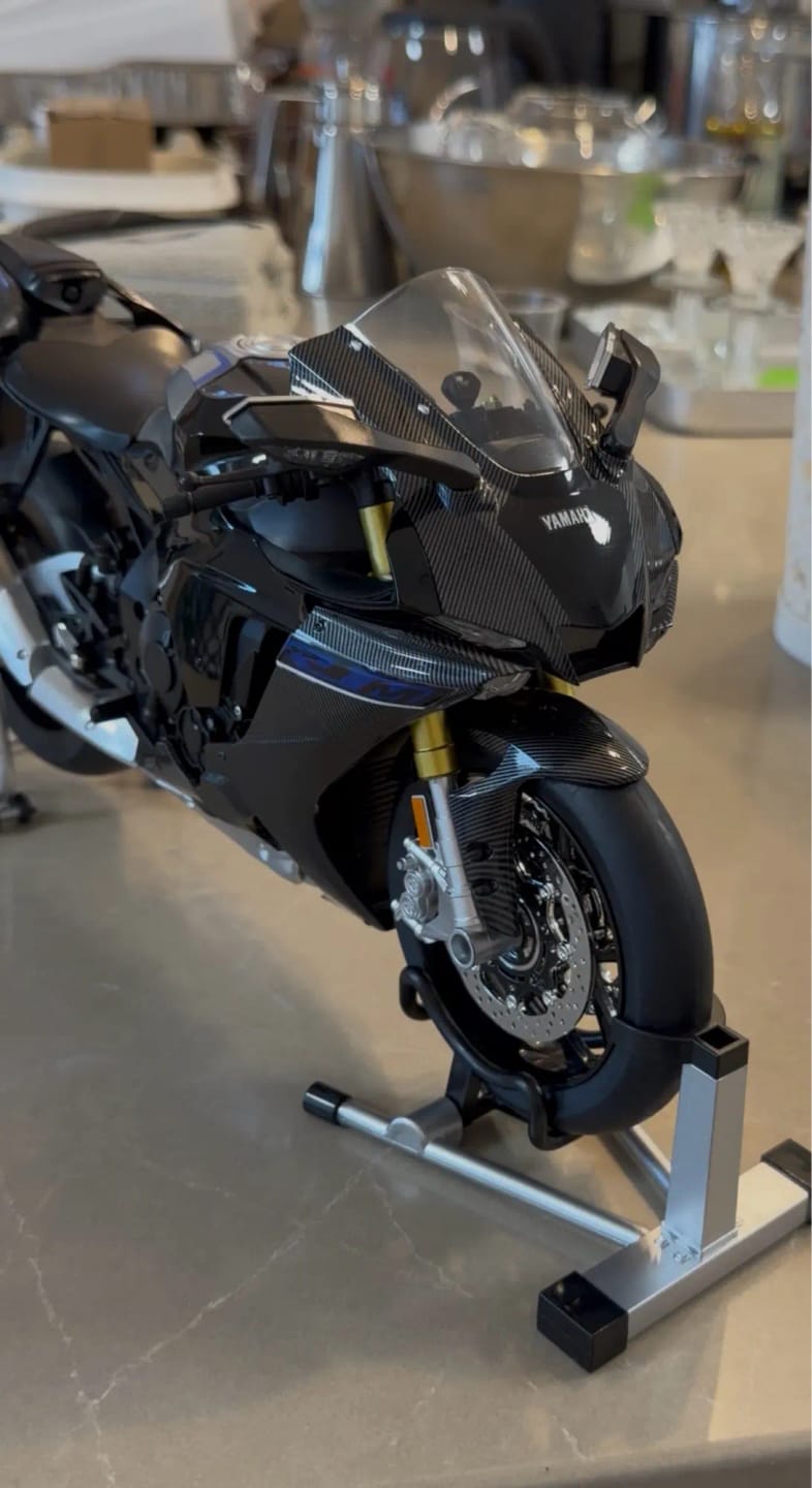 Customer photo review of YAMAHA YZF R1M-1:6