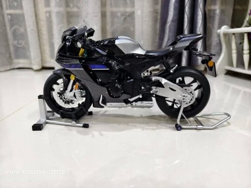 Customer photo review of YAMAHA YZF-R1-1:6