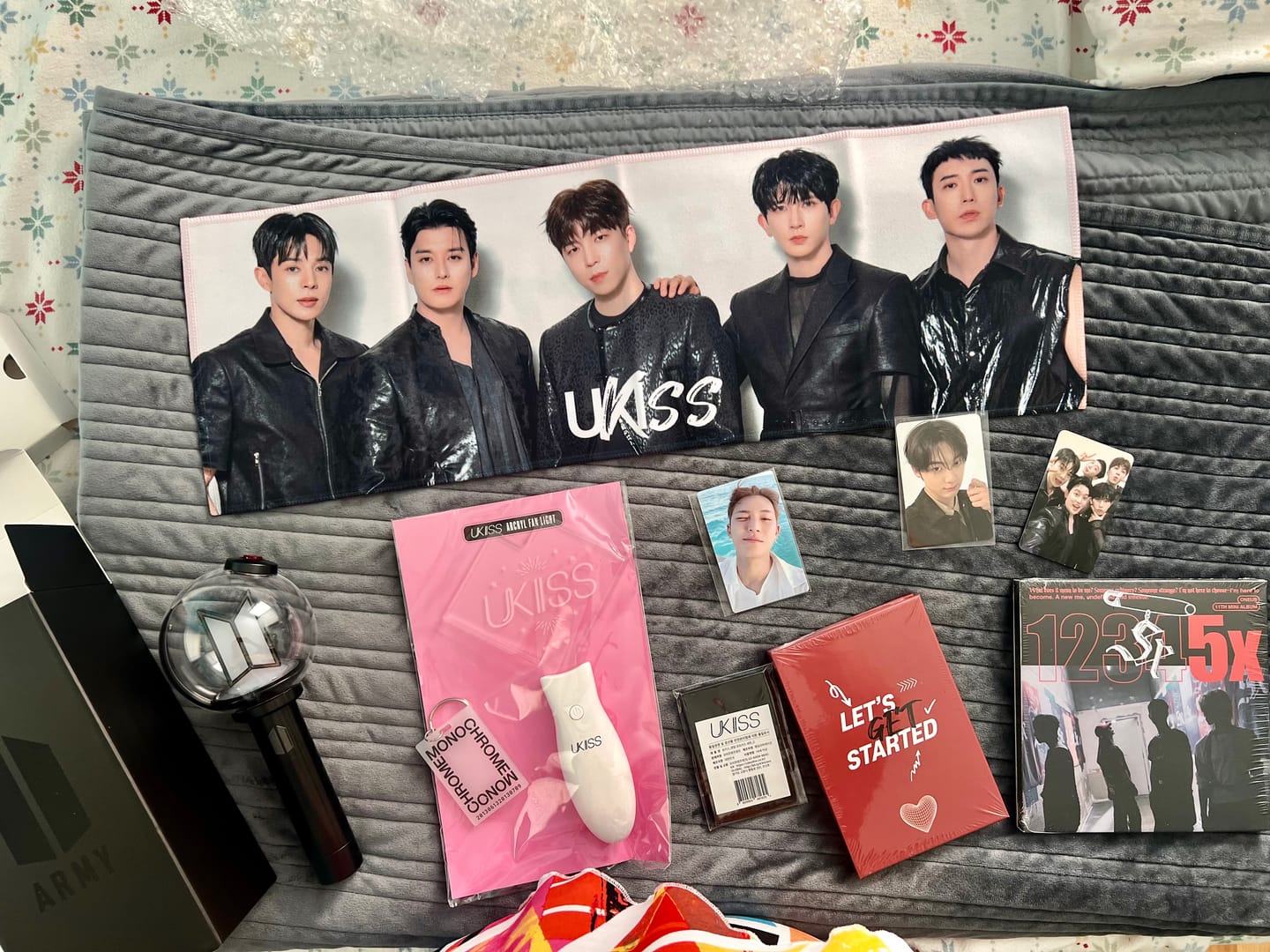 Customer photo review of K-POP RANDOM BOX