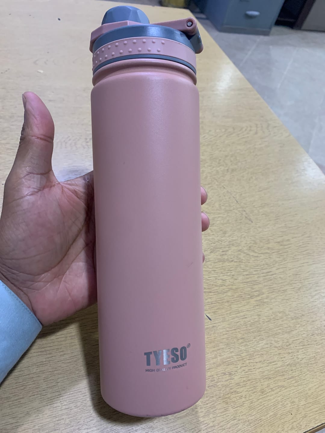 Customer photo review of Tyeso 750ml Stainless Steel Vacuum Bottle