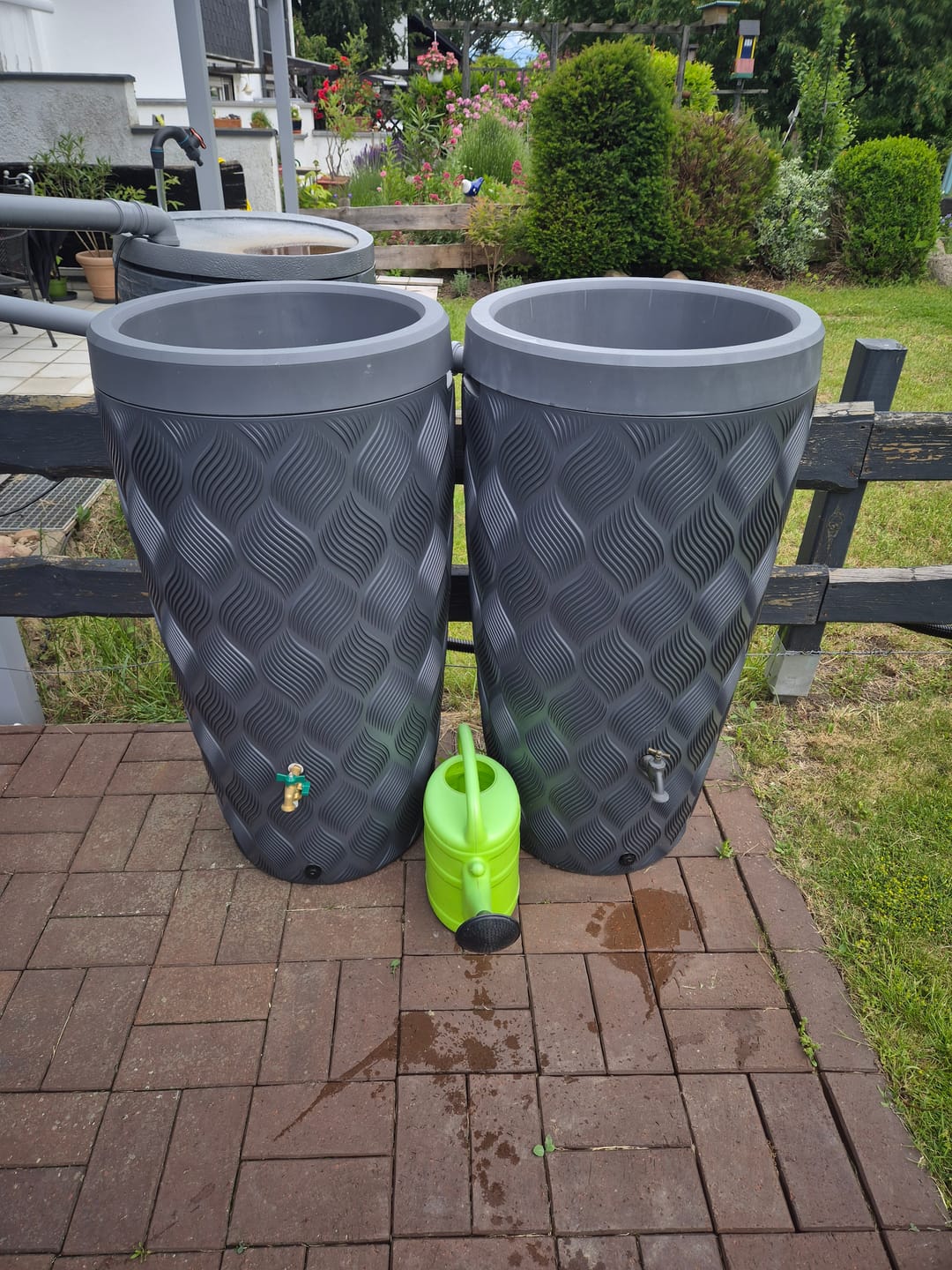 Customer photo review of Regentonne Sebareeze 240 Liter – modernes Design & nachhaltige Regenwassernutzung