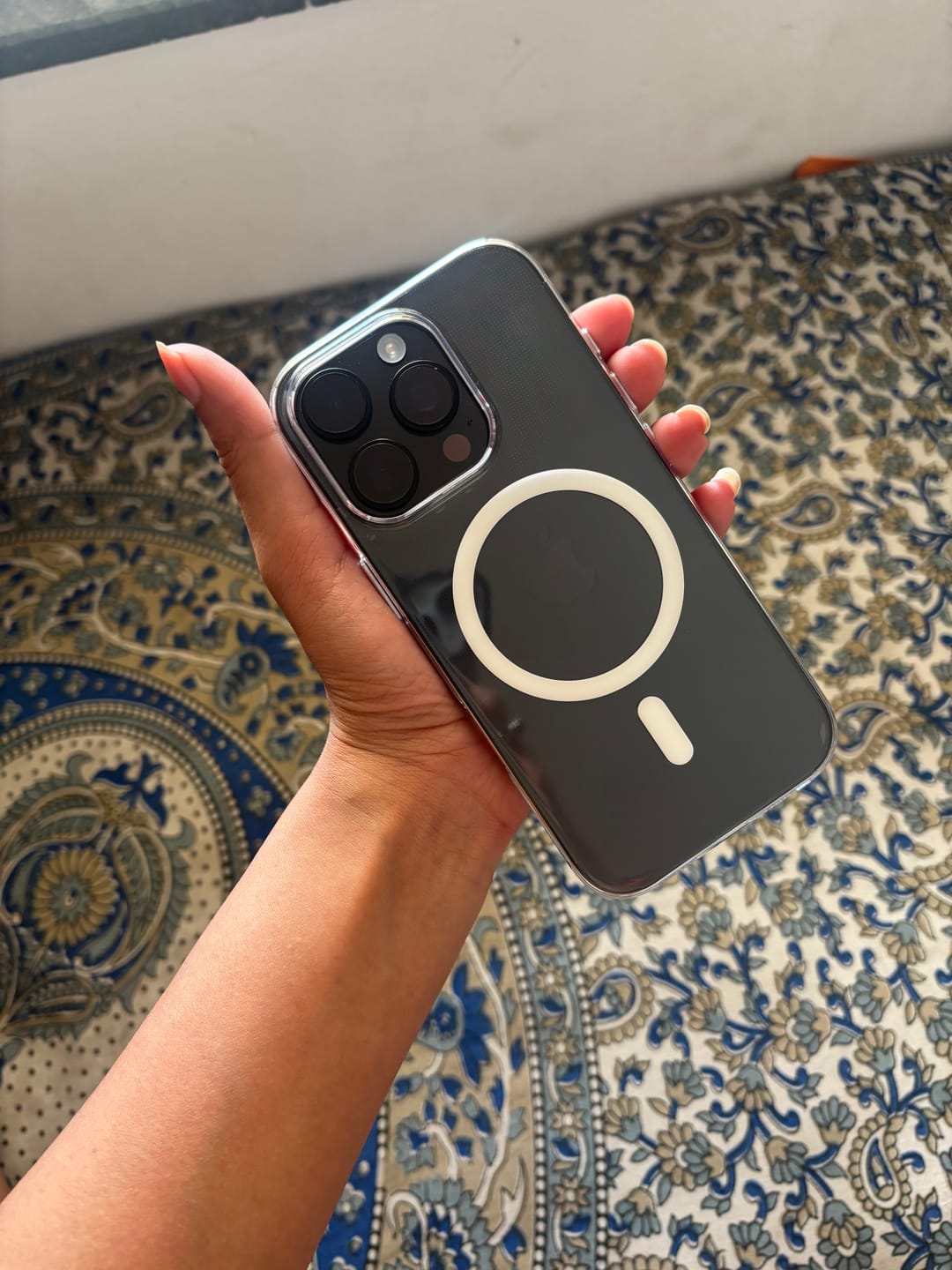 Customer photo review of Anti Yellow Magsafe Clear Case - Iphone 16 pro ( Crystal clear)