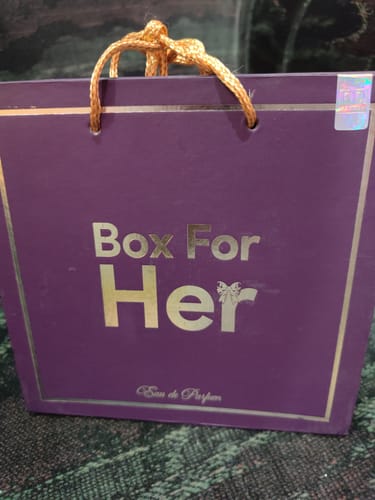 Customer shows the packaging for the OUD Supreme BUNDLE, a purple bag with 'Box For Her' in gold text.