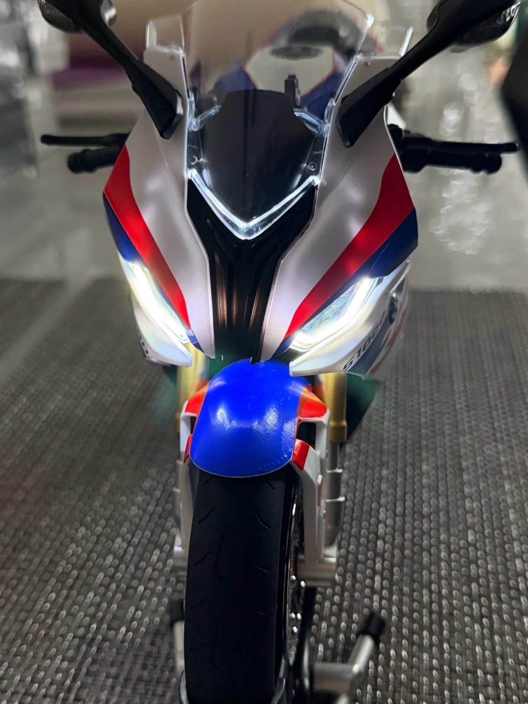 Customer photo review of BMW S1000RR 1:6