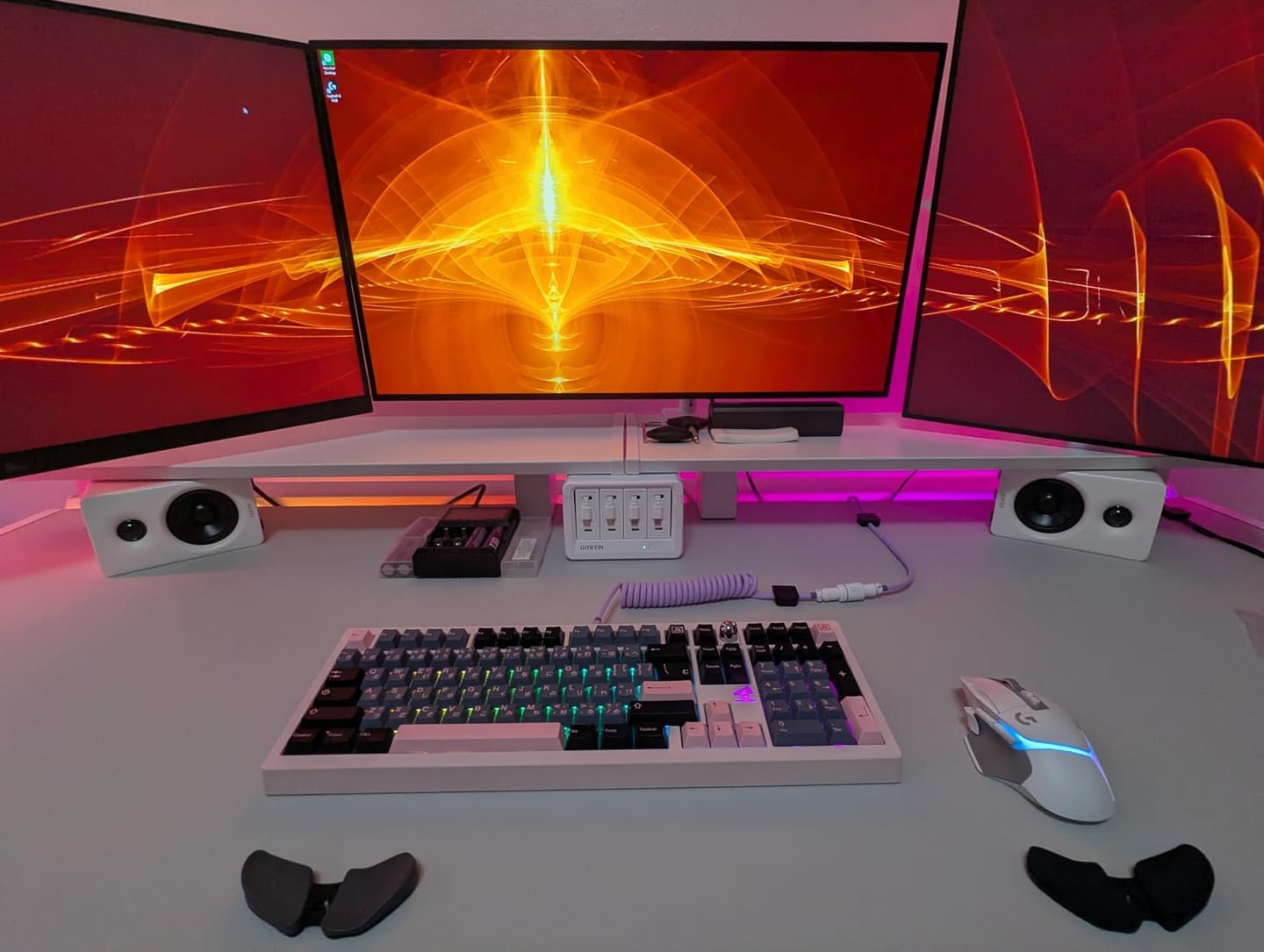 Customer photo review of Gitryin Desktop Charging Station 12-in-1 (40W Combo)