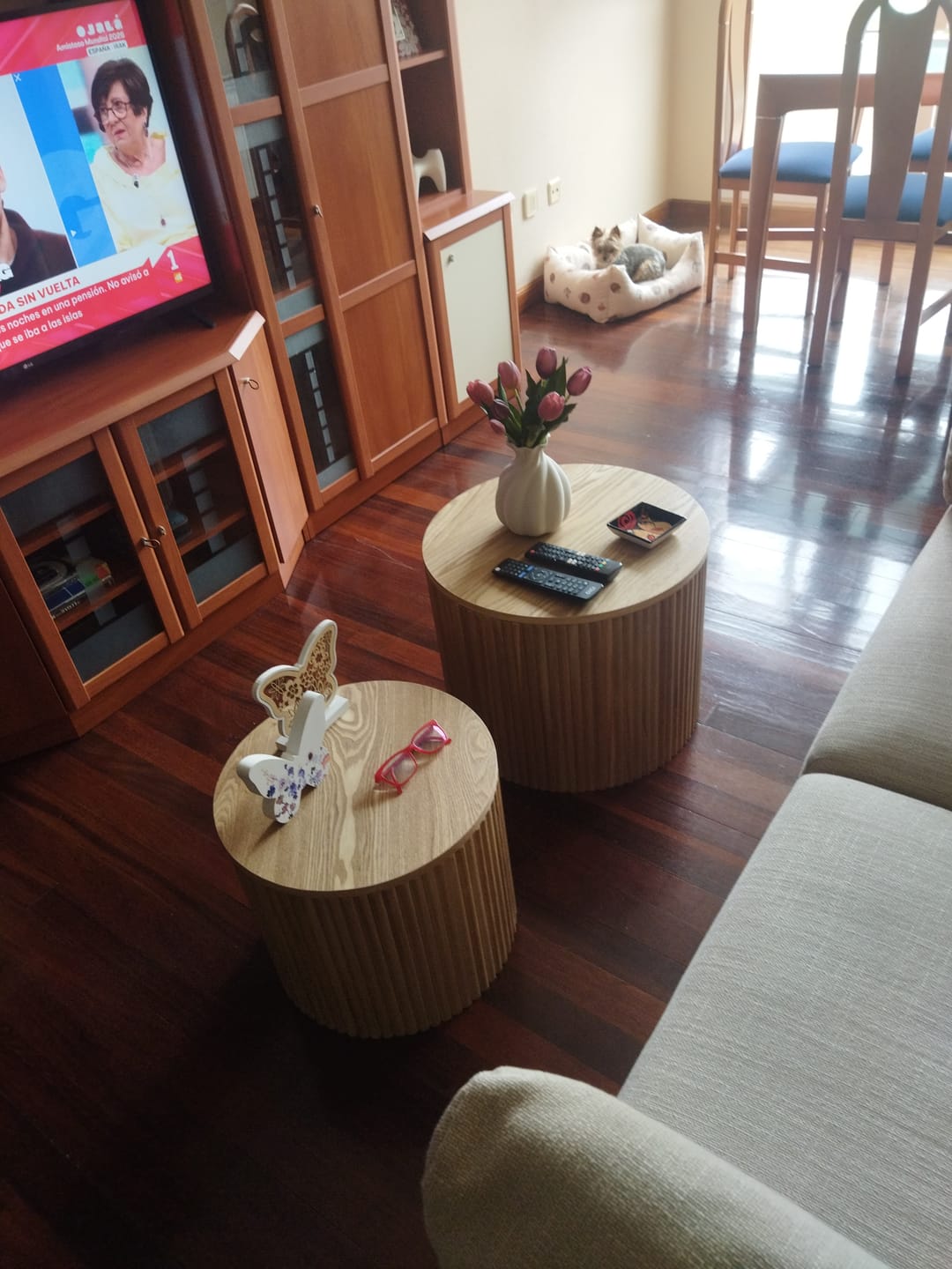 Customer photo review of YATOMI - Set de 2 tables basses rondes en bois massif avec rangement