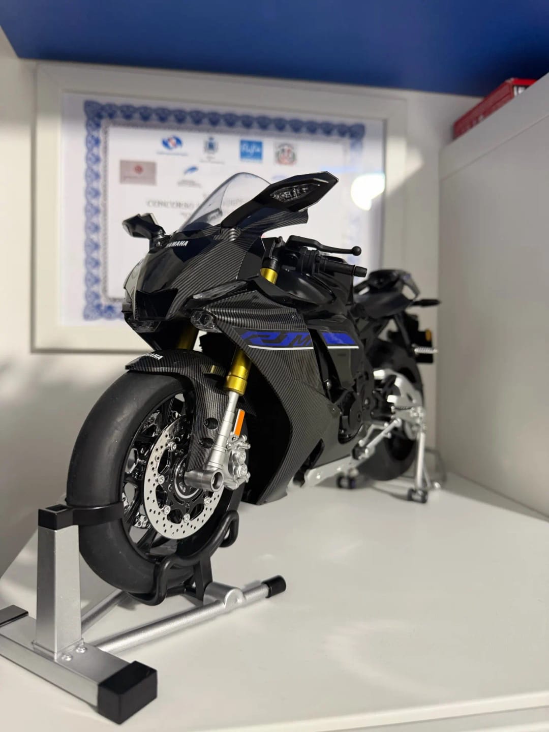 Customer photo review of YAMAHA YZF-R1-1:6