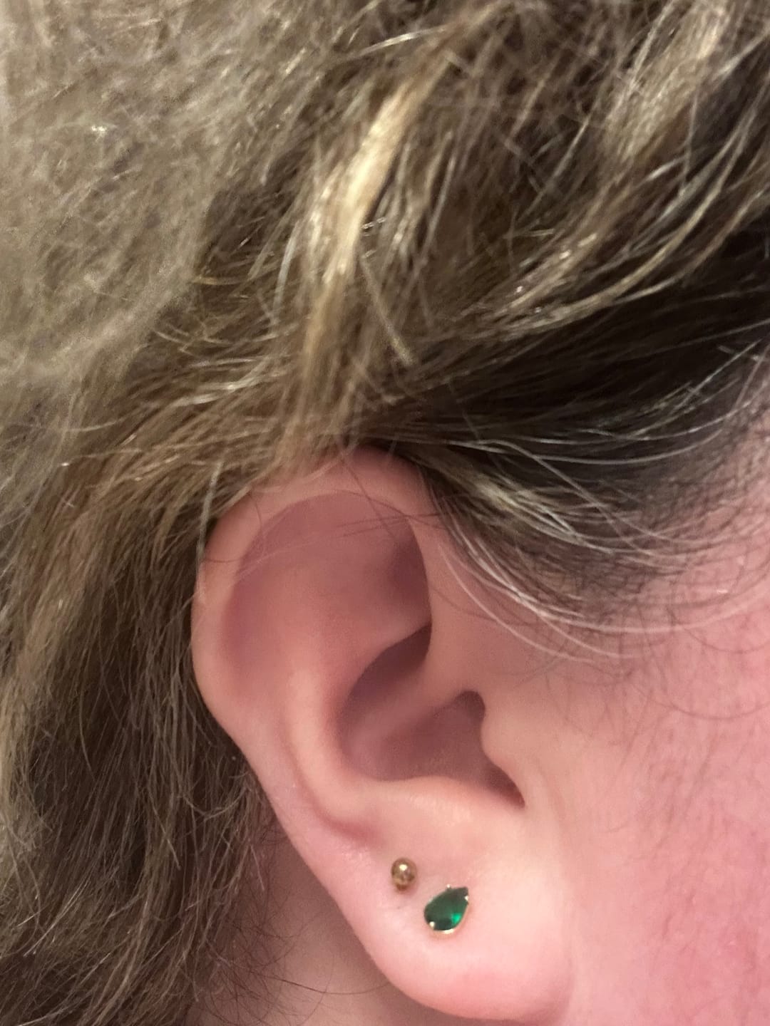 Customer photo review of Broquel Gota Oro 14k