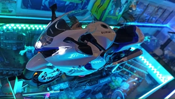 Customer photo review of Suzuki Hayabusa GSX-1300R 1:6