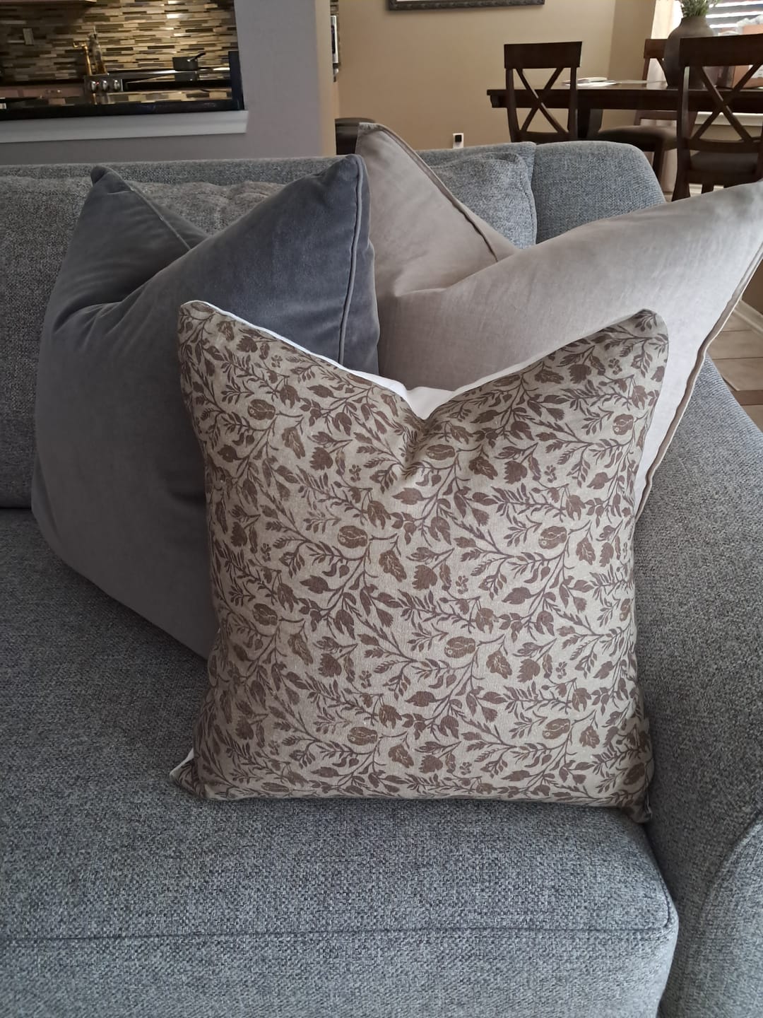 Customer photo review of Faye - 18" | 22"