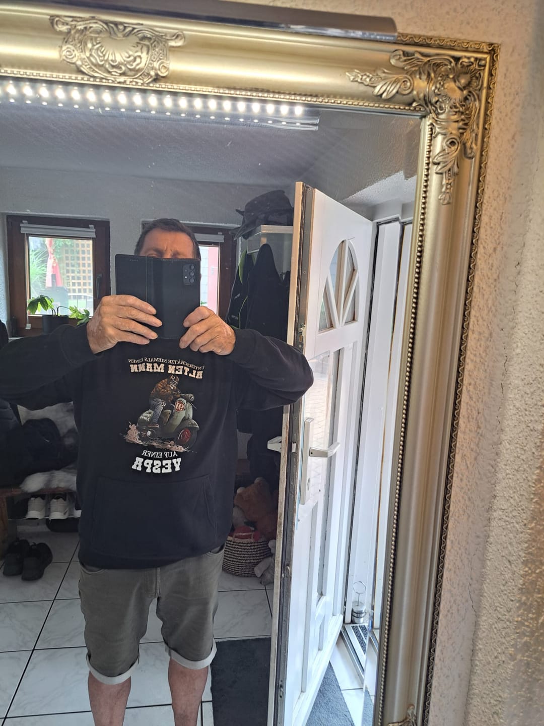 Customer photo review of Alter Mann Vespa - Unisex Hoodie