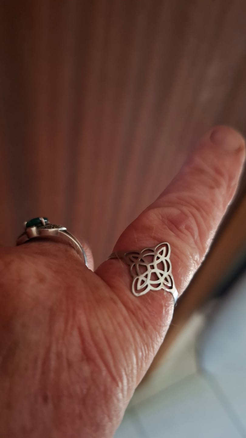 Customer photo review of Bague Ajustable "Protection Éternelle" - Noeud de Sorcière