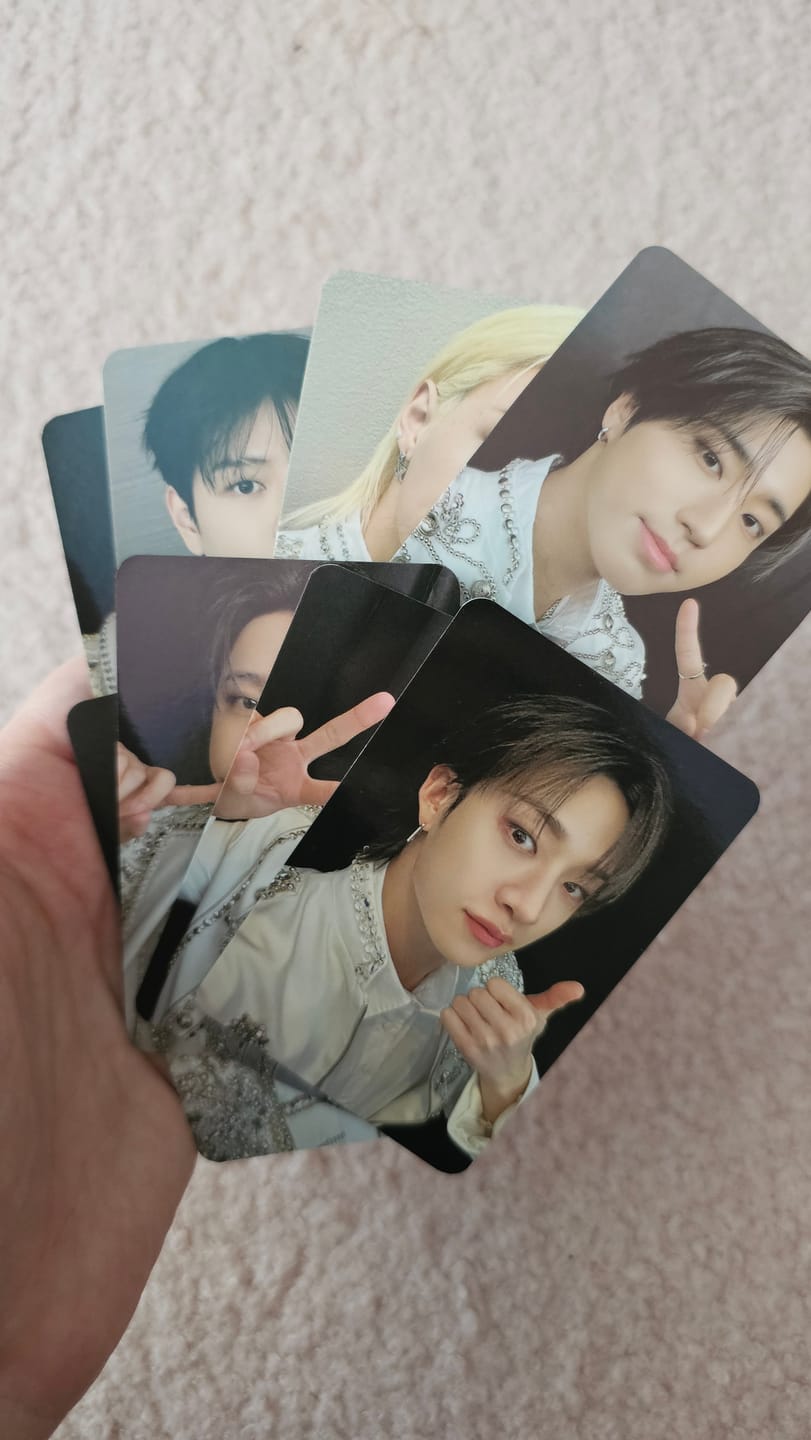 Customer photo review of [BUNJANG] Stray Kids Movie POB Photocard Set / 스키즈 영화 특전 포카 세트 양도.