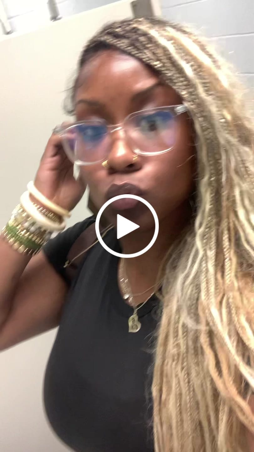 Customer video review of Human Hair Super Boho Color #27/613 Pre Bleached Human Hair Lace Knotless Boho Box Braided Wig Full-dense 100 Strands
