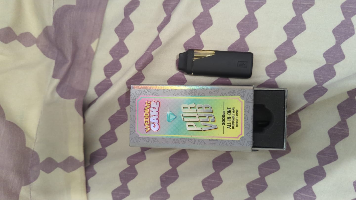 Customer photo review of PUR VYB - 2G THCa Live Resin - Wedding Cake (Hybrid)