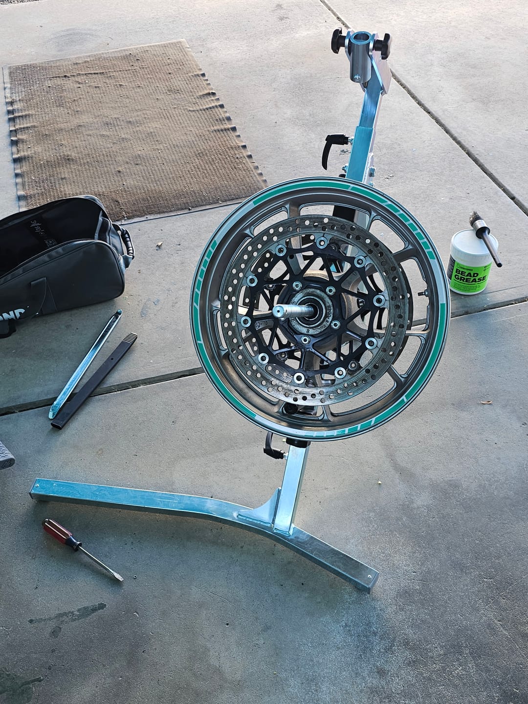 Customer photo review of Rabaconda Street Bike Tire Changer