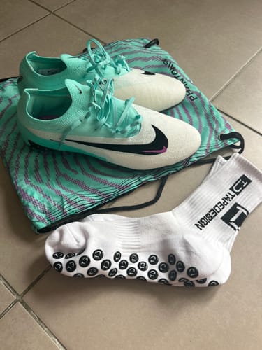 Avis photo d'un client sur Phantom GX Elite FG Peak Ready - Turquoise/Noir/Rose/Blanc