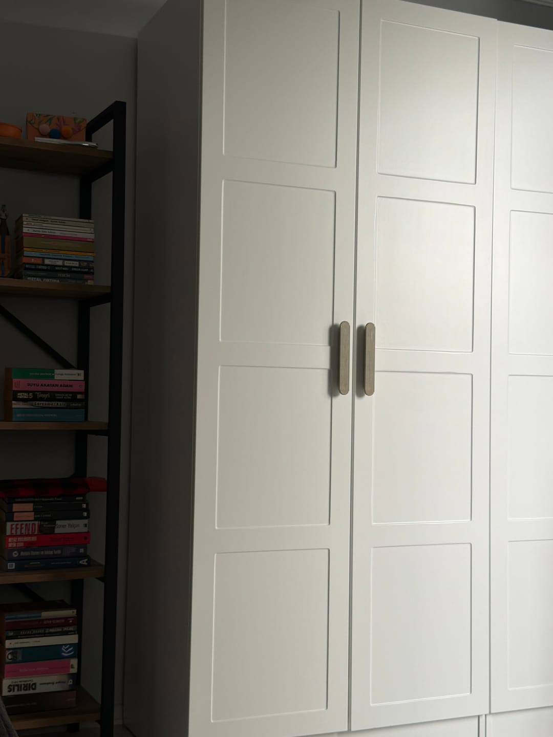 Customer photo review of Rani BA187 Membran Kapaklı Gardırop Raflı 2 Askılı 2 Kapaklı Elbise Dolabı Beyaz