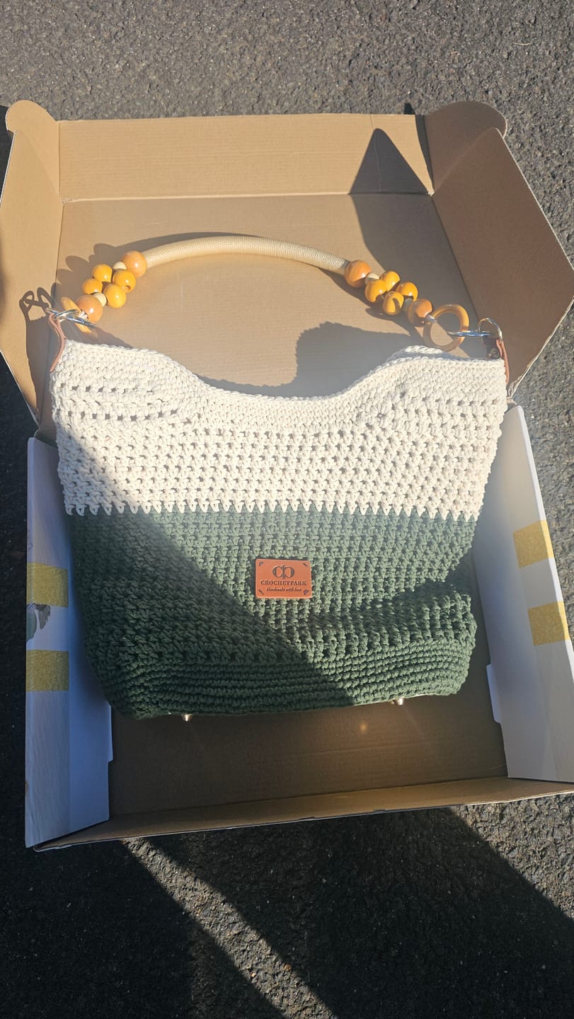Customer photo review of Sunny Beach Tote crochet kit