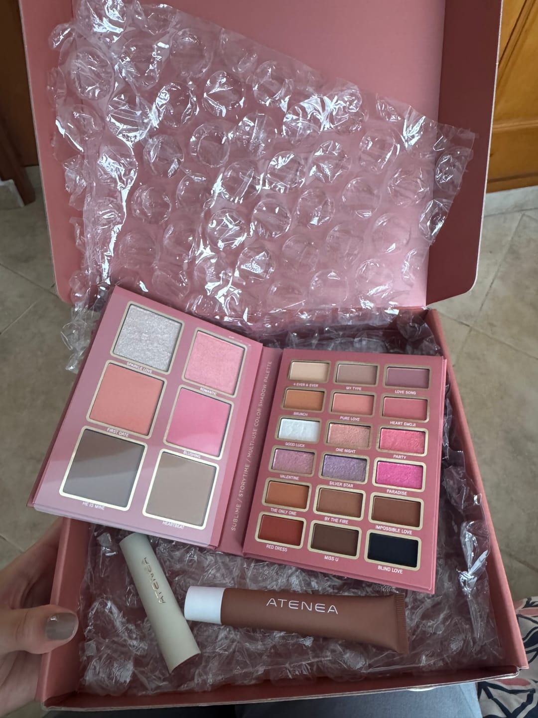 Customer photo review of PALETA DE SOMBRAS STORYTIME SUBLIME