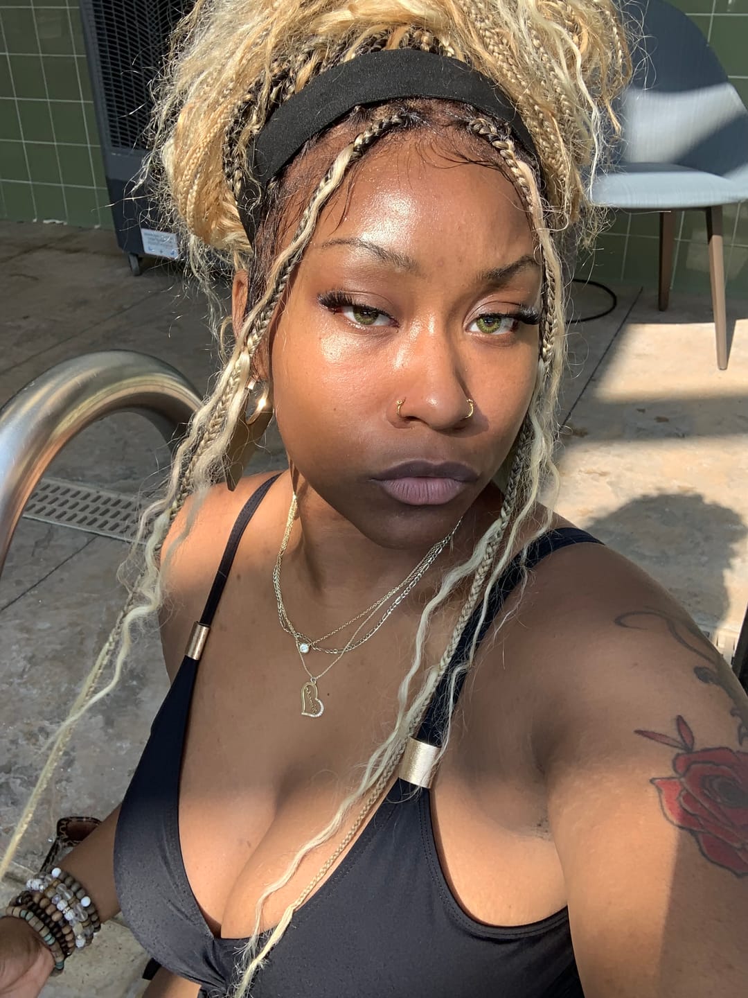 Customer photo review of Human Hair Super Boho Color #27/613 Pre Bleached Human Hair Lace Knotless Boho Box Braided Wig Full-dense 100 Strands