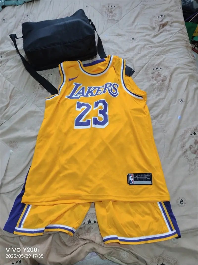Customer photo review of CANOTTA LOS ANGLES LAKERS 2025/2026