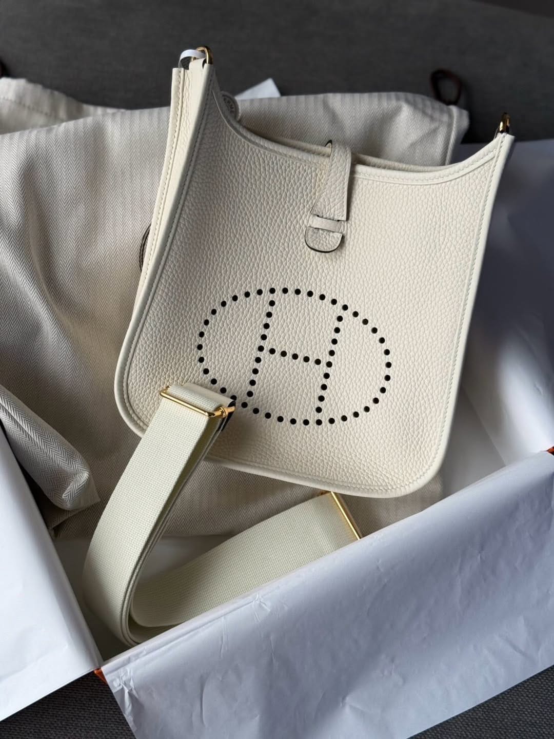 Customer photo review of Mini Evelyne 18cm Togo Ghw