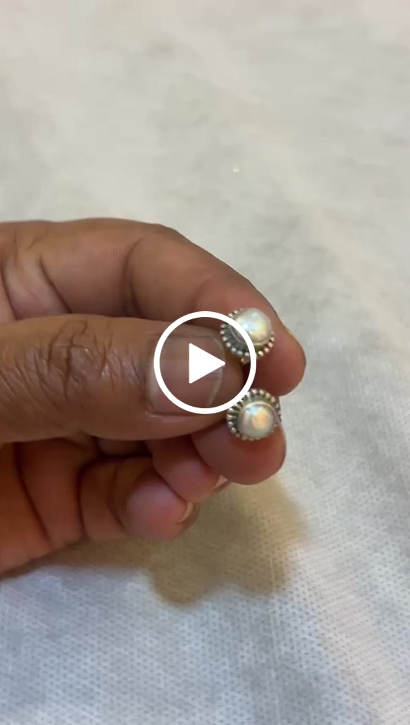 Customer video review of Everyday Pearl Stud