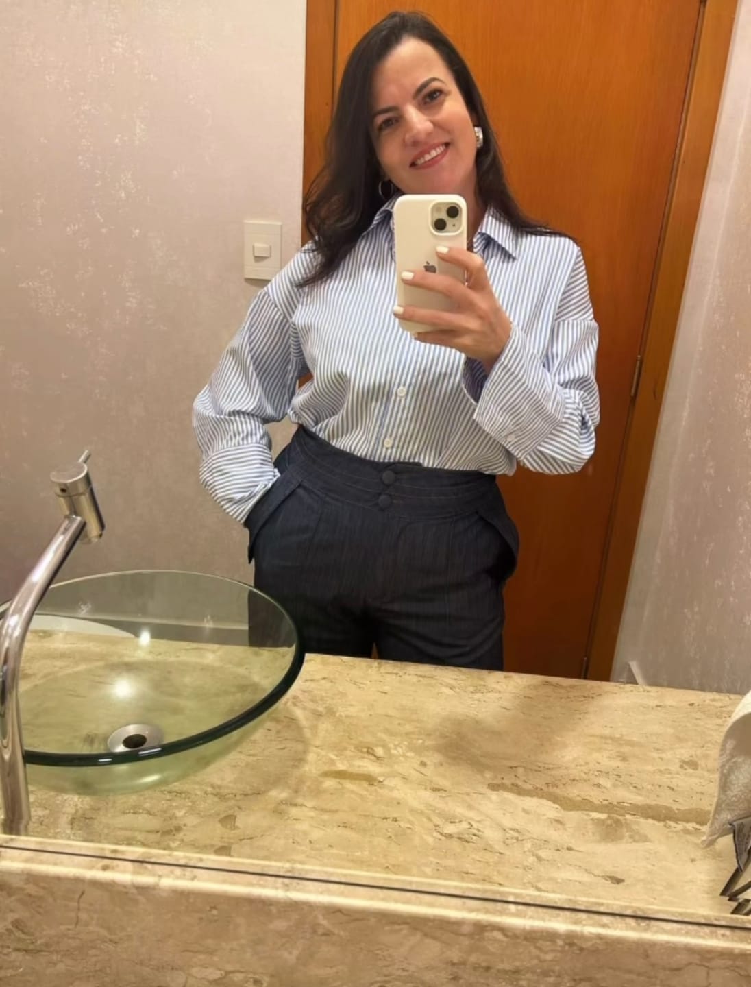 Customer photo review of Calça Jeans Pantalona 2 Botões
