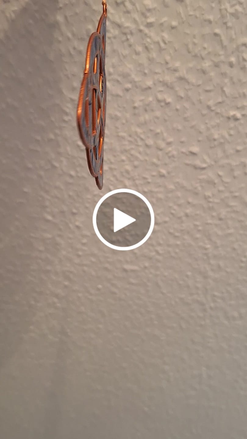 Customer video review of Triquetra Sonnenfänger – Fensteranhänger mit keltischem Knoten