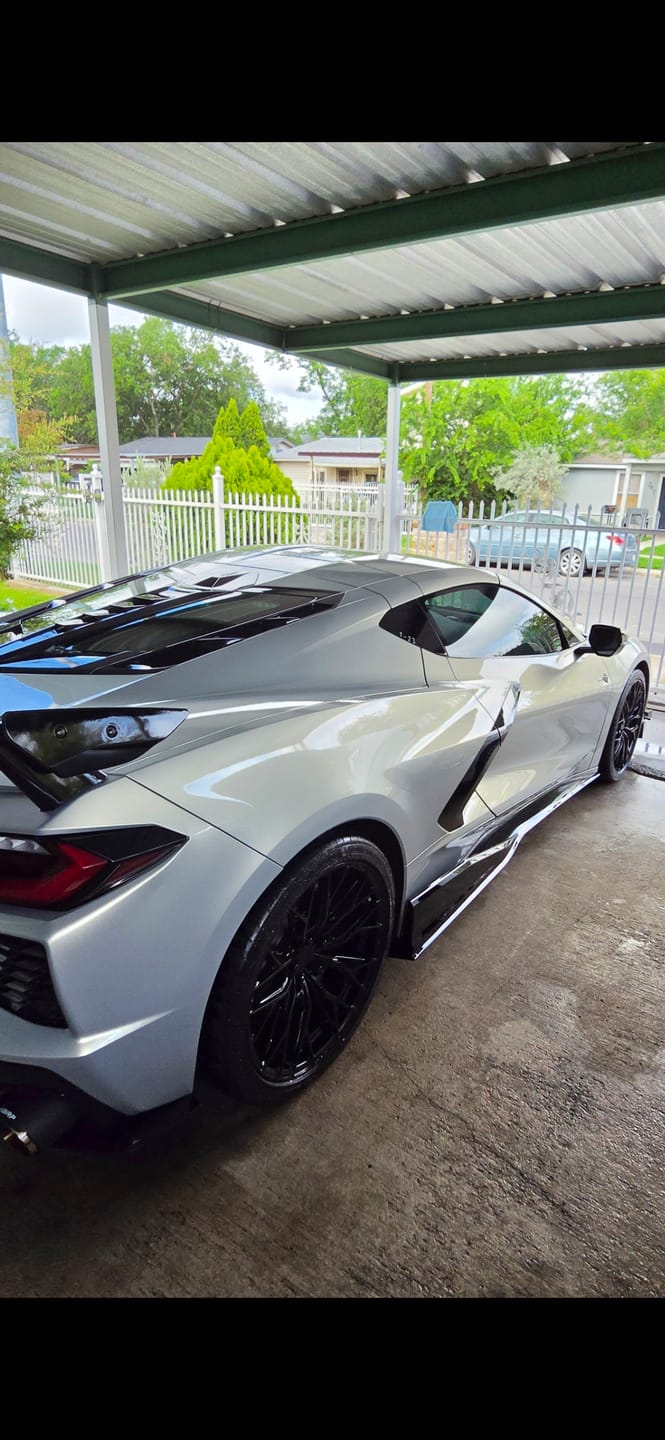 Customer photo review of Chevrolet Corvette C8 3VM Side Skirts
