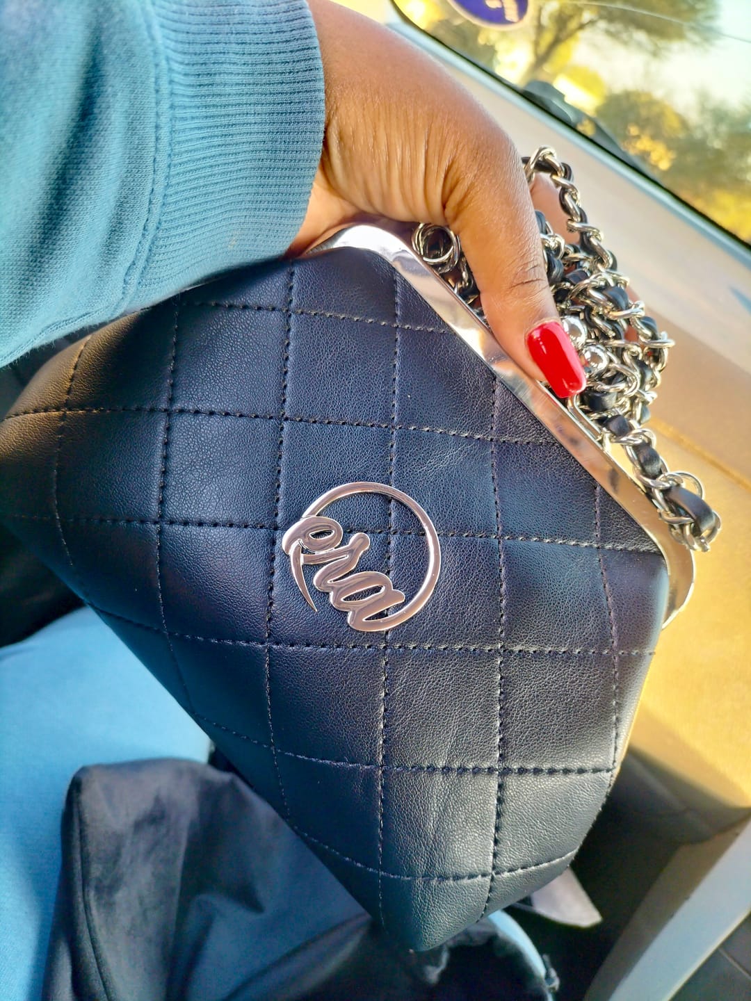 Customer photo review of ERA Mini Kisslock Chain Bag – Black
