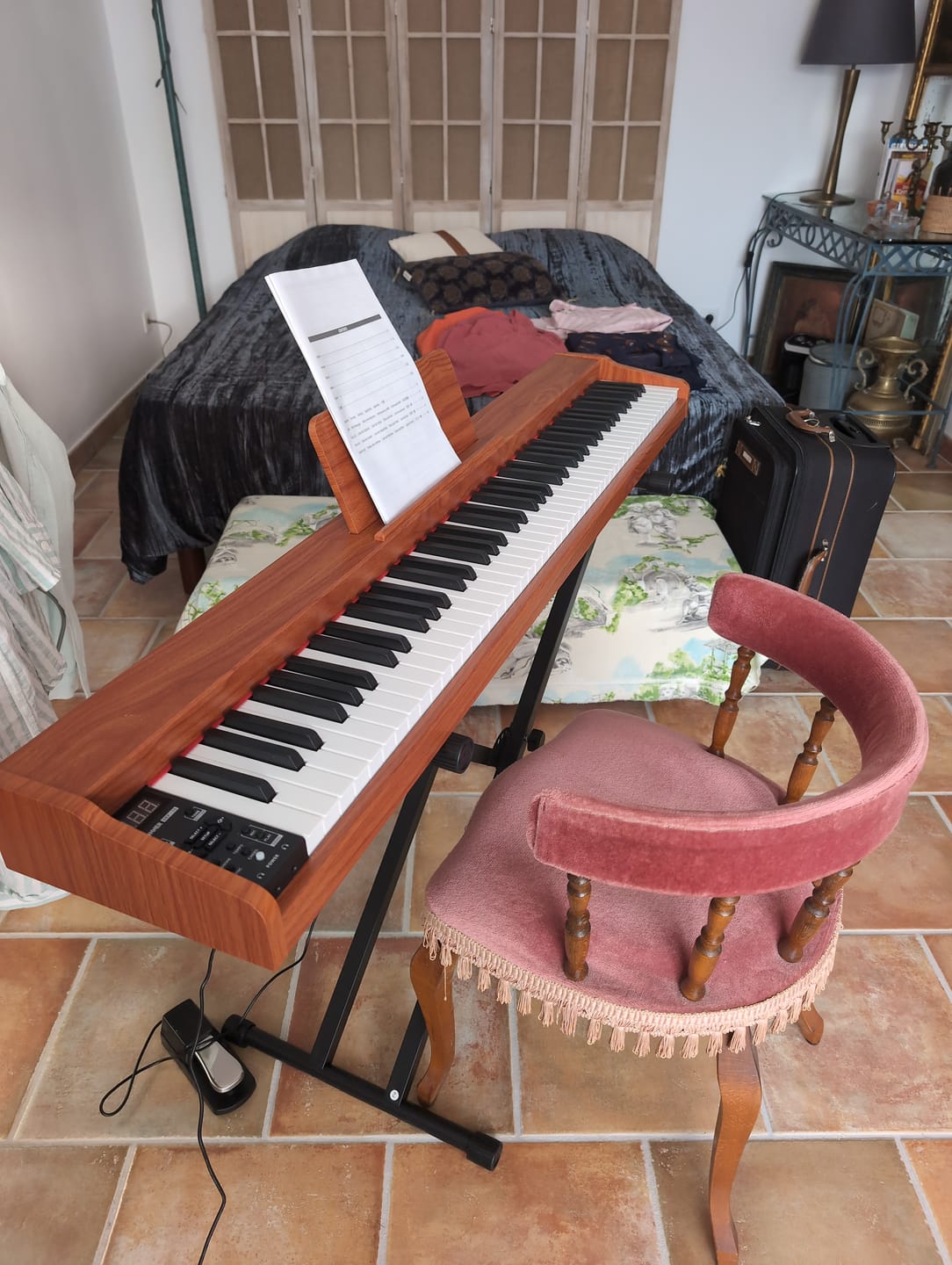 Customer photo review of Donner DEP-1S Semi-Lesté De Style Bois Piano Numérique