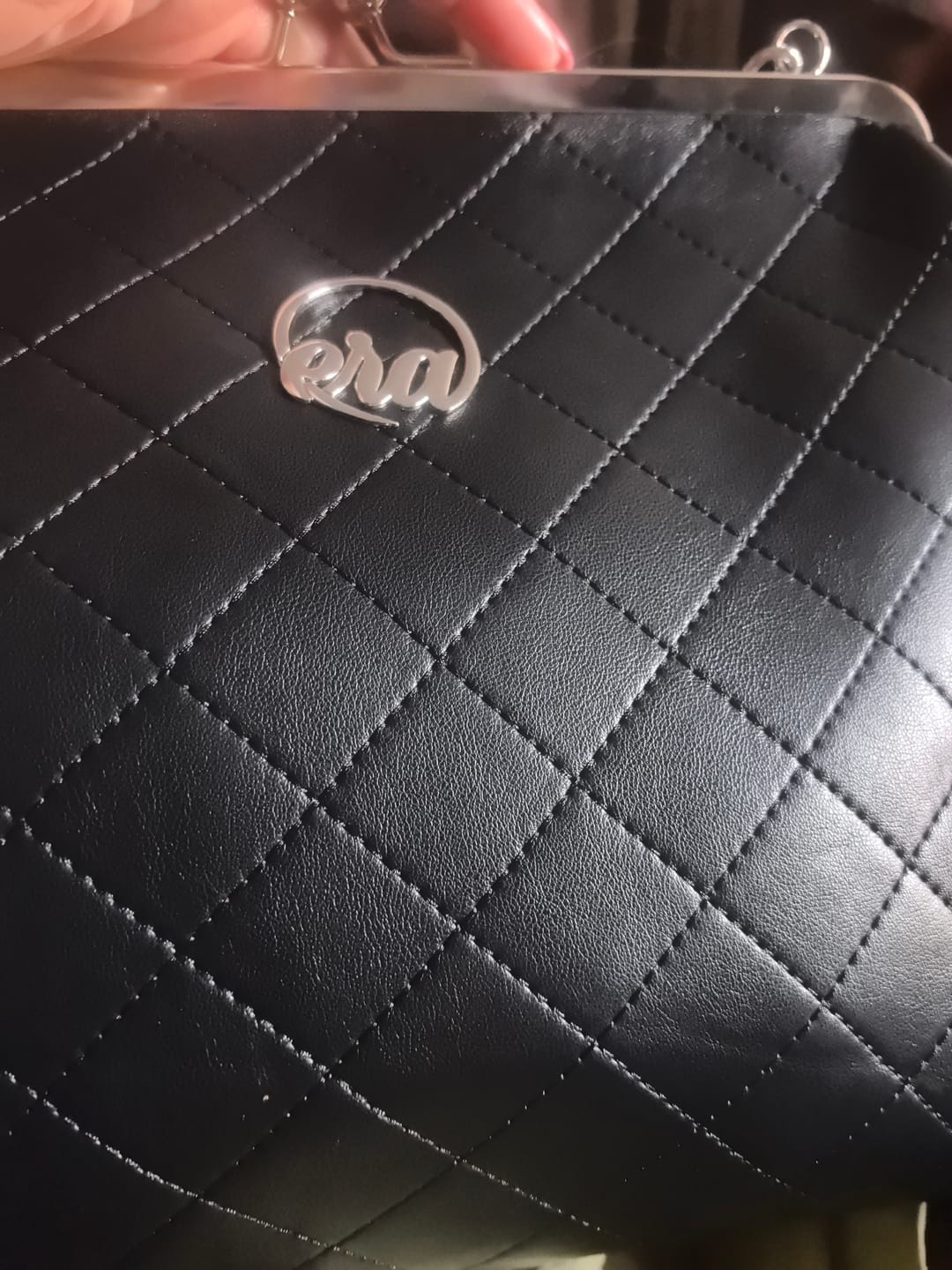 Customer photo review of ERA Oversized Kisslock Chain Bag – Black