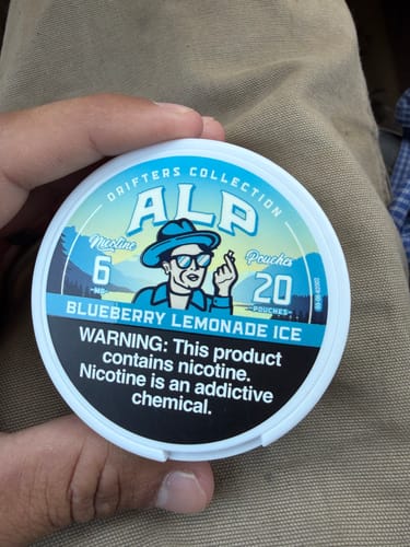 Reviewer holding a can of Drifters Blueberry Lemonade Ice nicotine pouches.