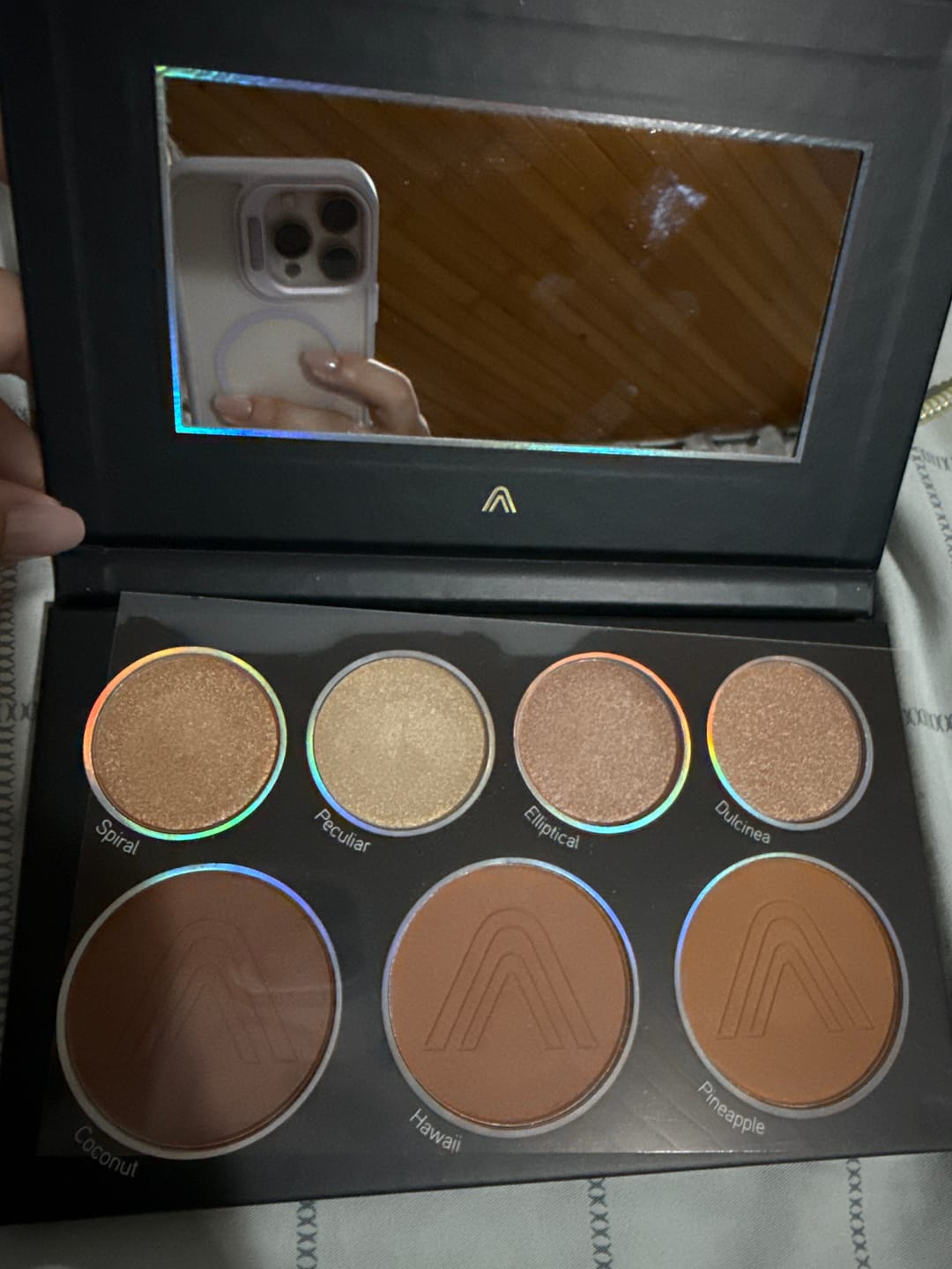 Customer photo review of PALETA DE CONTORNOS E ILUMINADOR GLAMBLACK