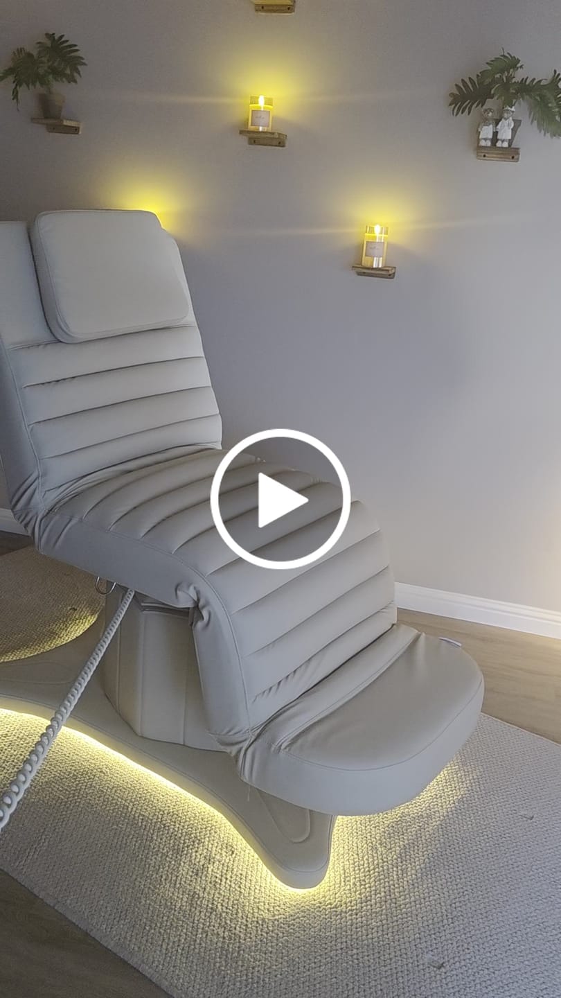 Customer video review of Manufakturo Grandeur Electric Lash Beauty Bed - 3 Motors White