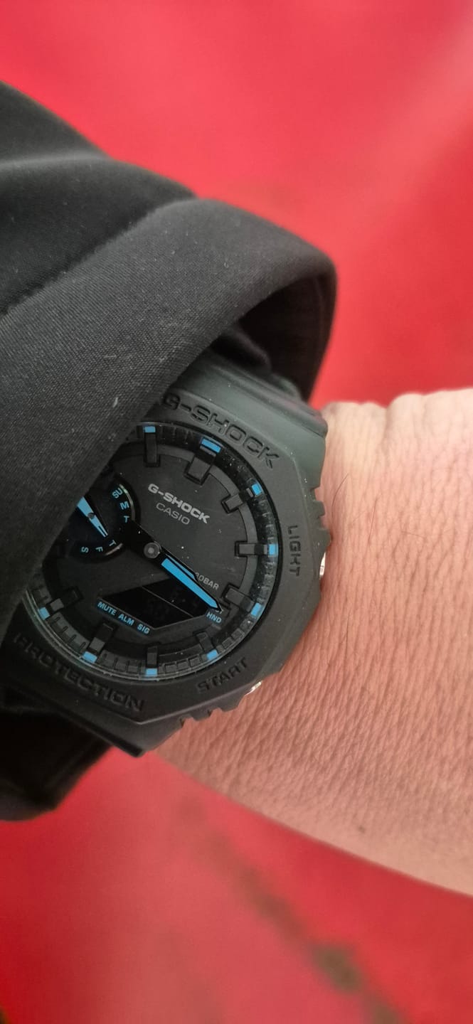 Customer photo review of Reloj Casio G-Shock Royal Oak "Casioak" GA-2100-1A2 NEON ACCENT Negro