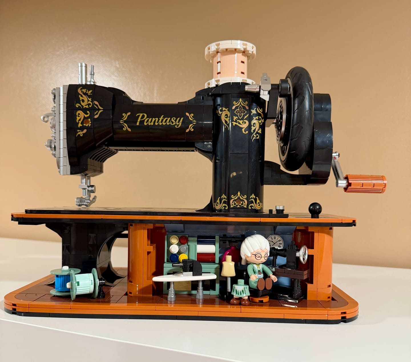 Customer photo review of Pantasy Hand Crank  Sewing Machine 85028