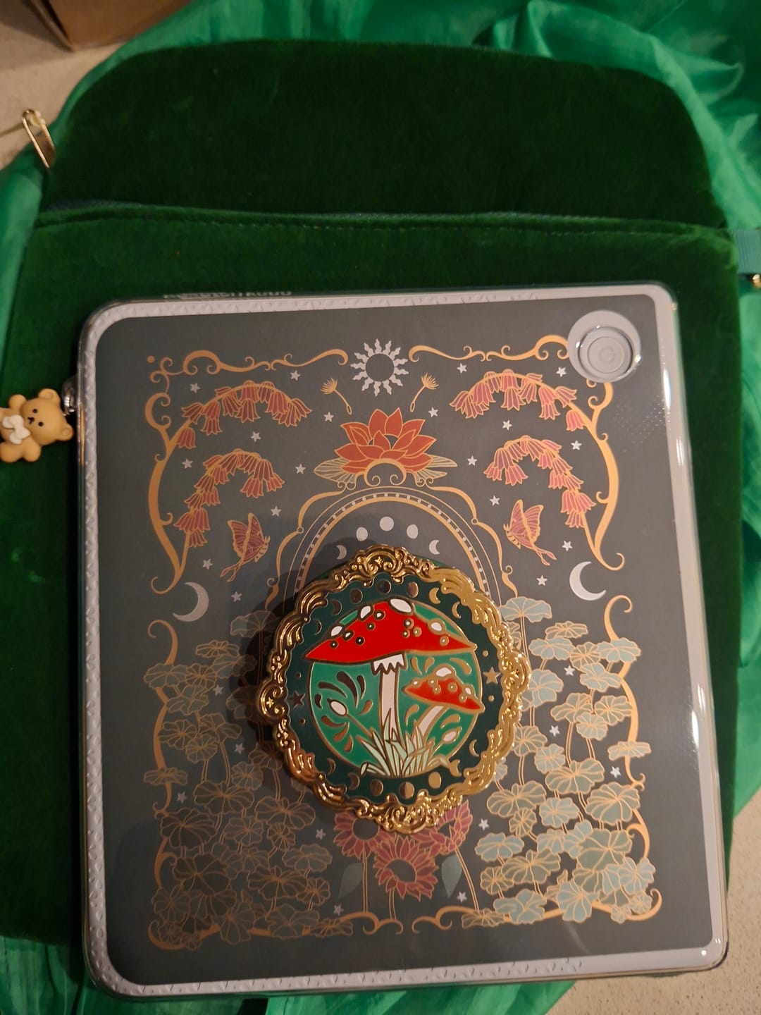 Customer photo review of Wonderland Clingie