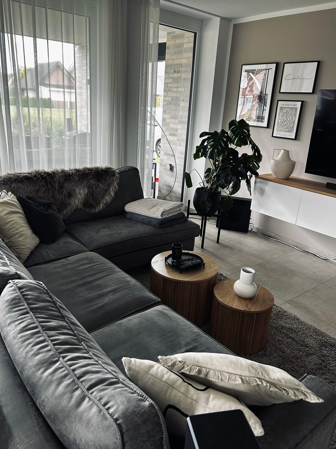 Customer photo review of YATOMI - Set de 2 tables basses rondes en bois massif avec rangement