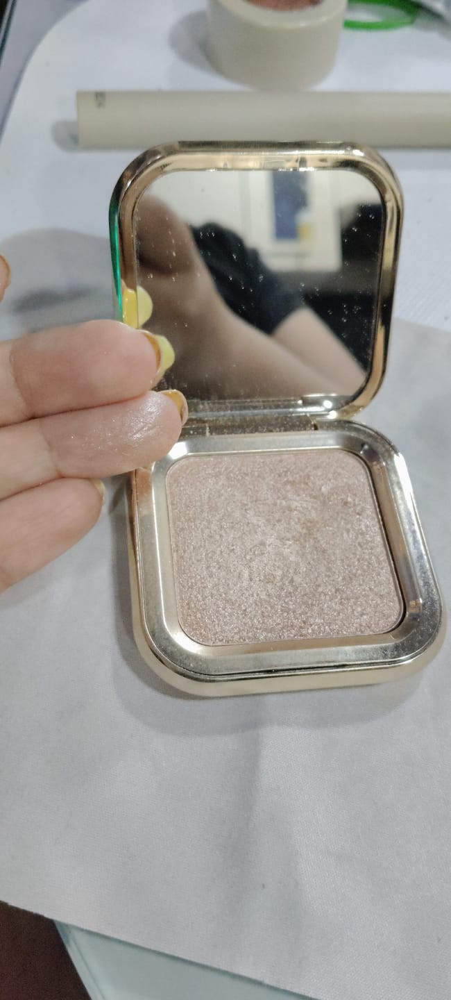Customer photo review of ILUMINADOR COMPACTO 1ST SCENE