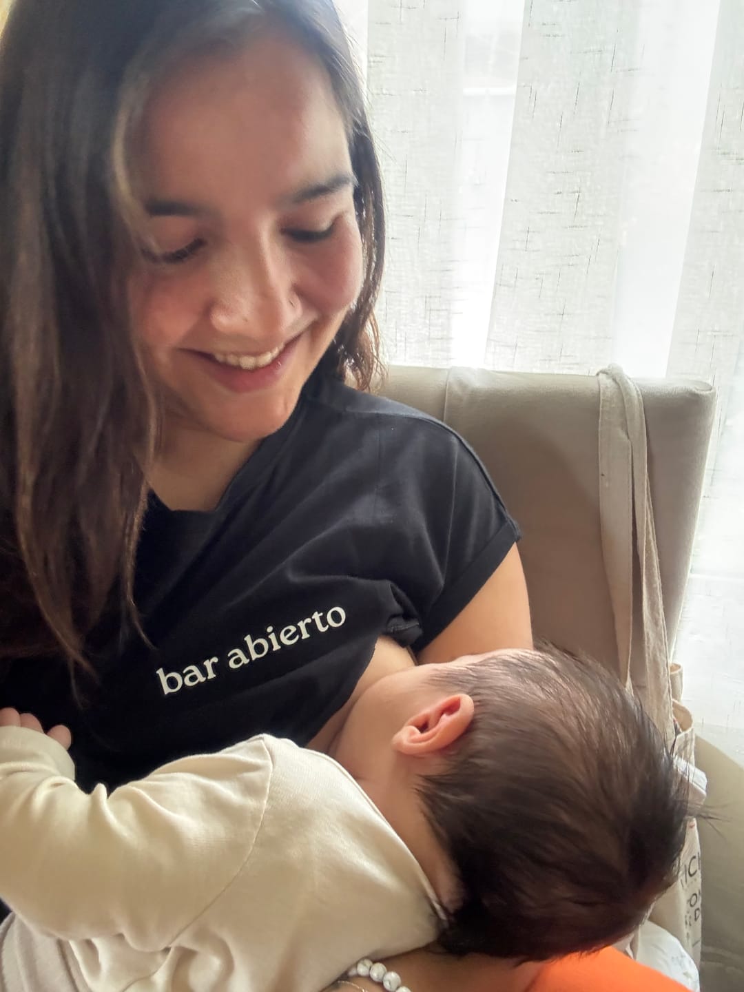 Customer photo review of Polera de Lactancia Sahr - Estampado Mucho Amor