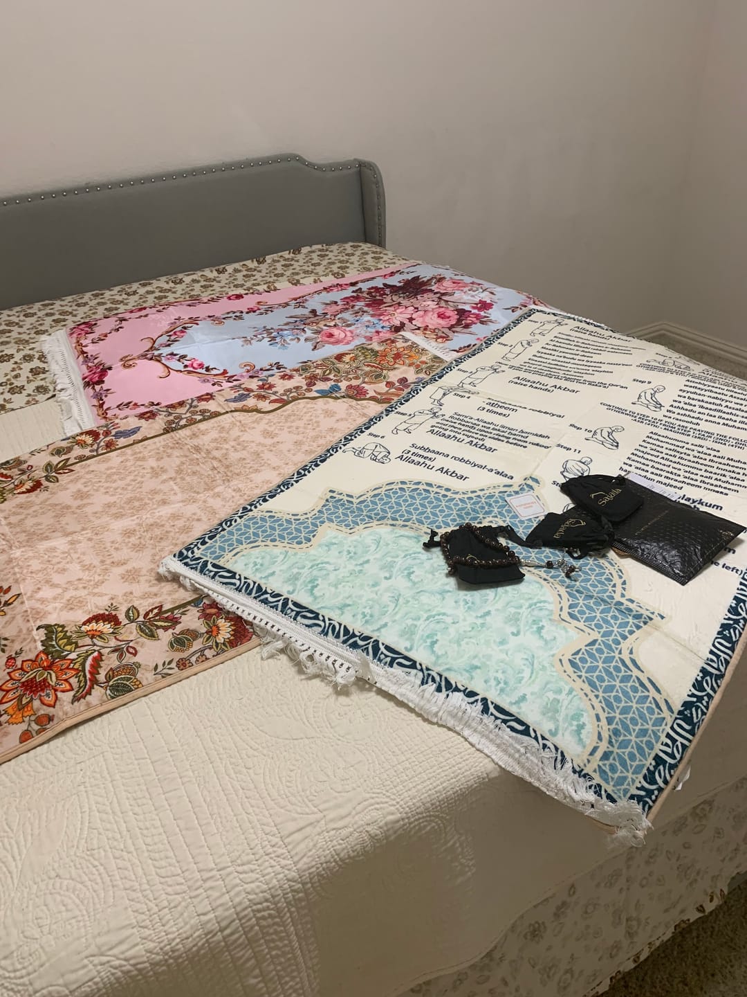 Customer photo review of Step-by-Step Phonetic Salah Padded Prayer Mat
