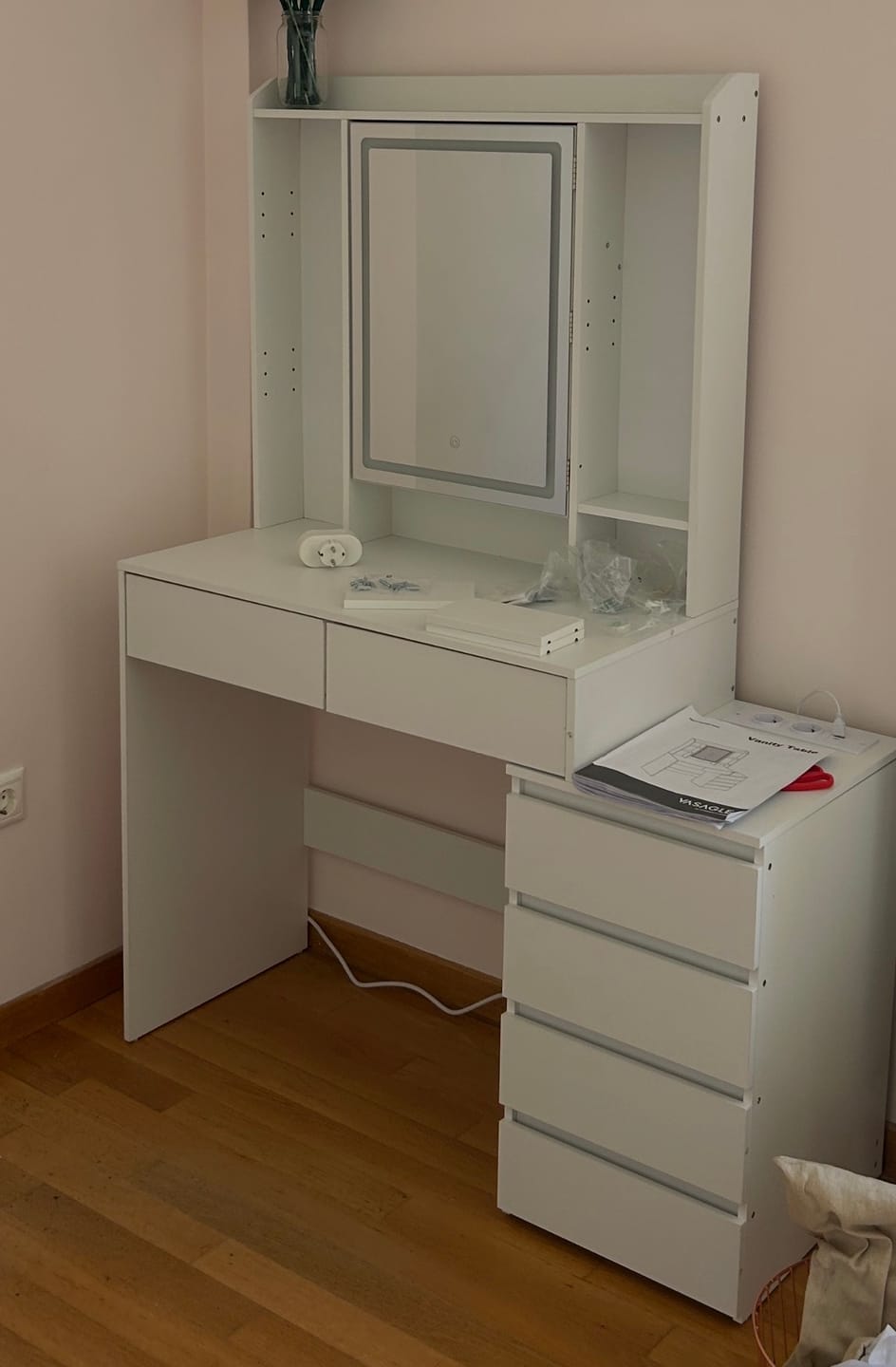 Customer photo review of Τραπέζι Μπουντουάρ Μακιγιάζ Tουαλέτας 40 x 105 x 145 εκ. με Καθρέφτη και φώτα LED Πολύπριζο Συρτάρια καθρέφτης 3 χρώματα Φωτός RD-T144WB01