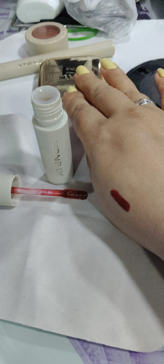 Customer photo review of LABIAL VELVET LÍQUIDO